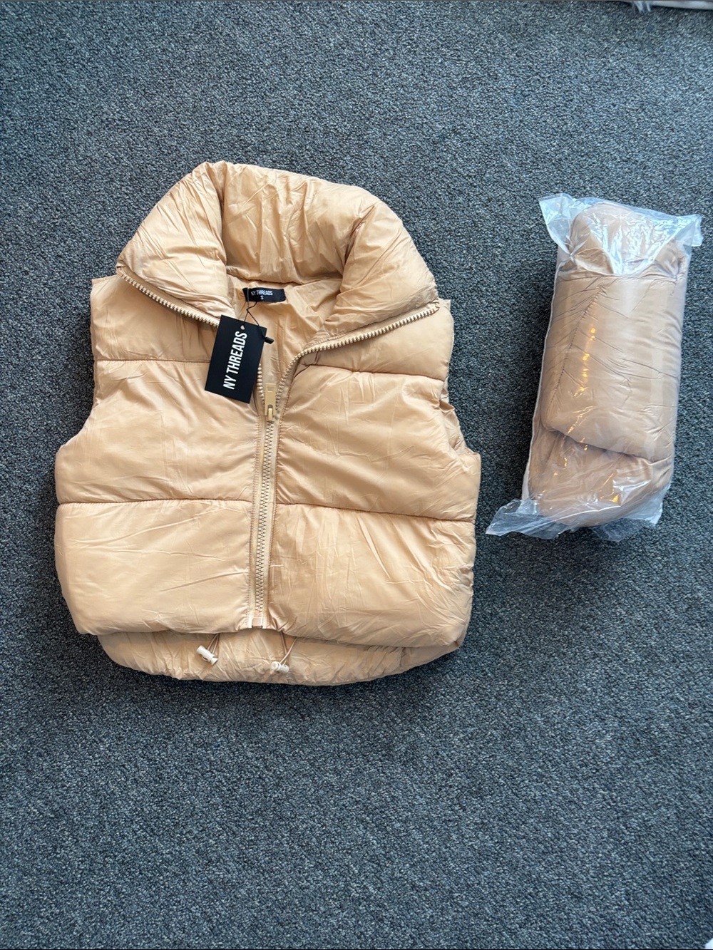 2 Cropped Puffer Vest in Beige for Women